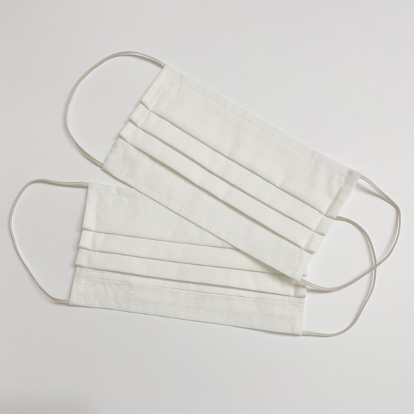 WHITE Pleated FACE MASK with filter Pocket - Picture 1 of 3